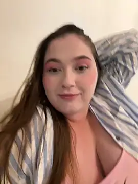 Snapshot of Kamilla_Loop chatting on 6, 10, 2025 Kamilla Loop online show from 6, 10, 2025