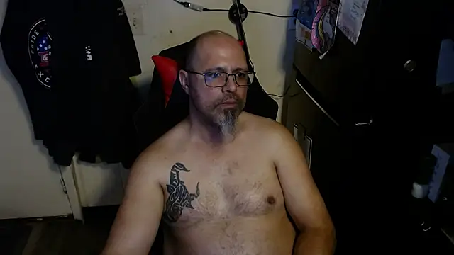Snapshot of KrazyLegz chatting on 1, 4, 2026 KrazyLegz online show from 1, 4, 2026