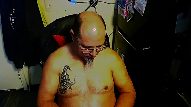 Snapshot of KrazyLegz chatting on 19, 4, 2026 KrazyLegz online show from 19, 4, 2026