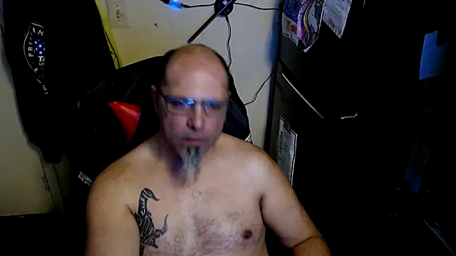 Snapshot of KrazyLegz chatting on 20, 4, 2026 KrazyLegz online show from 20, 4, 2026