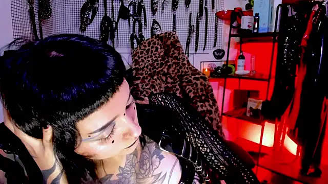 Snapshot of Agatha_BDSM chatting on 1, 10, 2025 Agatha BDSM online show from 1, 10, 2025