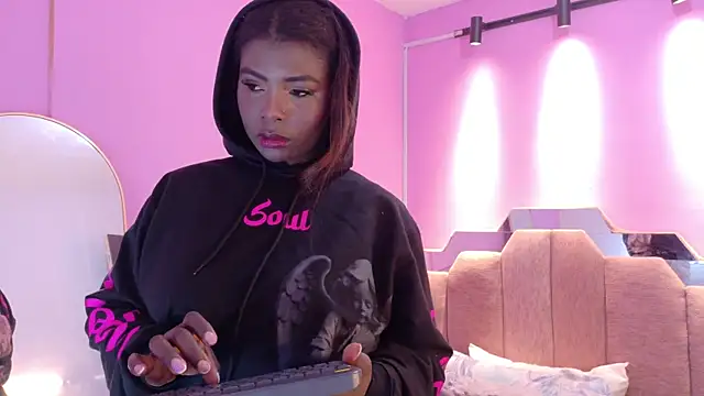 LoveQueen2 online show from 1, 5, 2026