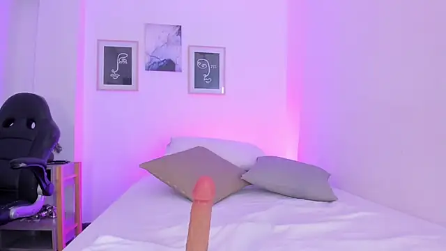 emelie 89 online show from 4, 3, 2025