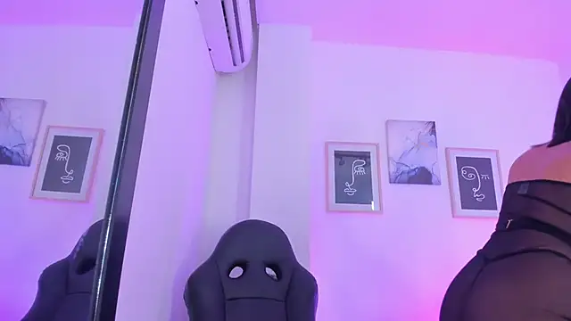 emelie 89 online show from 8, 3, 2025