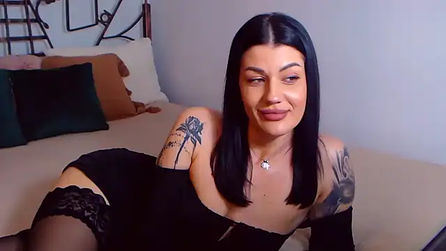 YvonneEverlee online show from 11, 2, 2025