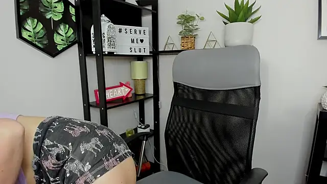 EmillyPlay online show from 14, 12, 2024