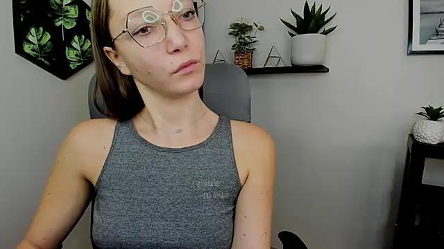 EmillyPlay online show from 17, 12, 2024