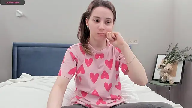 Snapshot of DonnaBurkee chatting on 8, 3, 2025 DonnaBurkee online show from 8, 3, 2025