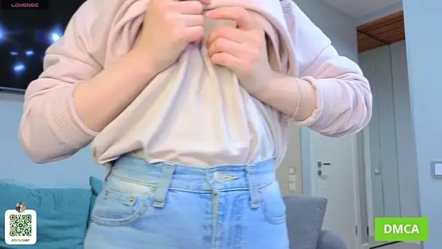 Snapshot of DonnaBurkee chatting on 5, 10, 2025 DonnaBurkee online show from 5, 10, 2025