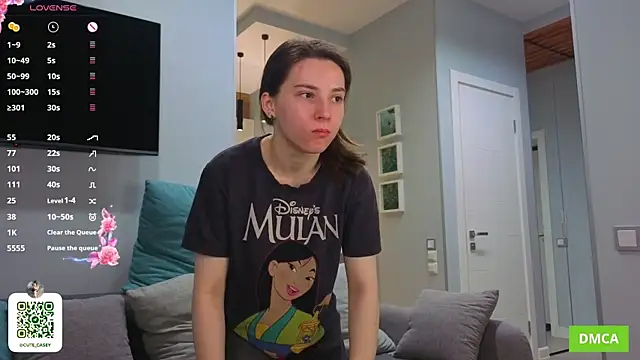 Snapshot of DonnaBurkee chatting on 6, 11, 2025 DonnaBurkee online show from 6, 11, 2025