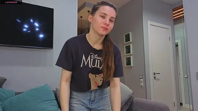 Snapshot of DonnaBurkee chatting on 9, 11, 2025 DonnaBurkee online show from 9, 11, 2025