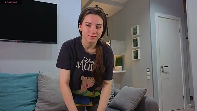 Snapshot of DonnaBurkee chatting on 13, 11, 2025 DonnaBurkee online show from 13, 11, 2025