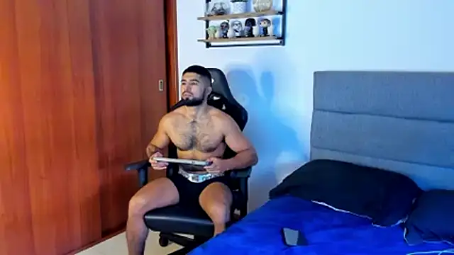 Snapshot of ethaanjones chatting on 15, 12, 2025 ethaanjones online show from 15, 12, 2025