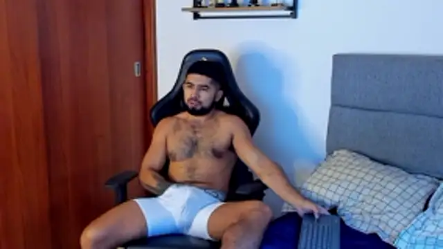 Snapshot of ethaanjones chatting on 7, 1, 2026 ethaanjones online show from 7, 1, 2026