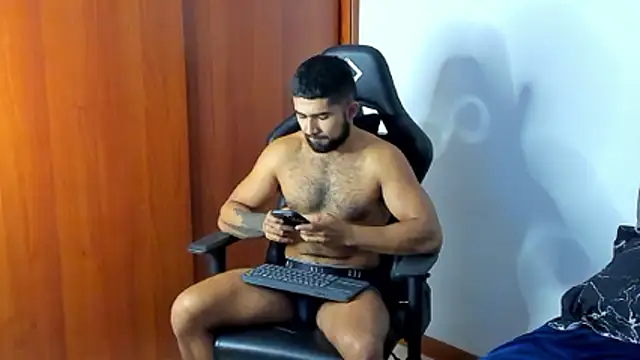 Snapshot of ethaanjones chatting on 10, 1, 2026 ethaanjones online show from 10, 1, 2026