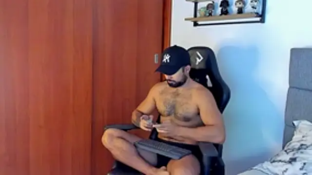 Snapshot of ethaanjones chatting on 29, 3, 2026 ethaanjones online show from 29, 3, 2026