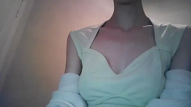 Snapshot of ElizaSwon chatting on 11, 9, 2025 ElizaSwon online show from 11, 9, 2025