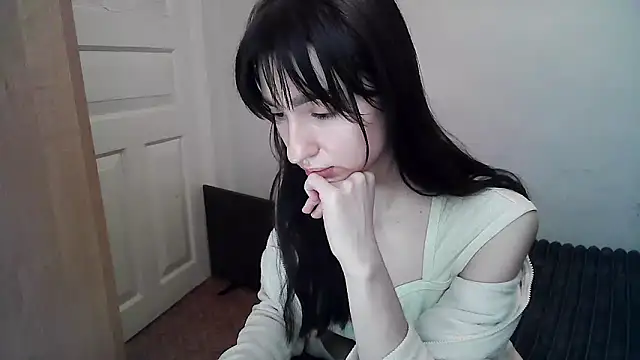 Snapshot of ElizaSwon chatting on 13, 9, 2025 ElizaSwon online show from 13, 9, 2025