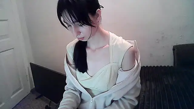 Snapshot of ElizaSwon chatting on 5, 10, 2025 ElizaSwon online show from 5, 10, 2025