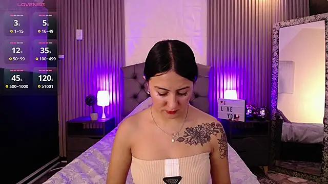 Snapshot of isabella_smith_ chatting on 28, 12, 2024 isabella smith  online show from 28, 12, 2024