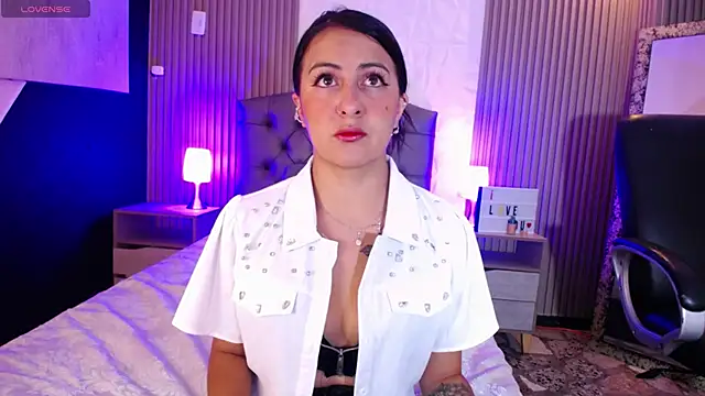 Snapshot of isabella_smith_ chatting on 8, 2, 2025 isabella smith  online show from 8, 2, 2025