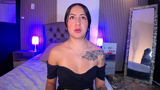 Snapshot of isabella_smith_ chatting on 13, 2, 2025 isabella smith  online show from 13, 2, 2025