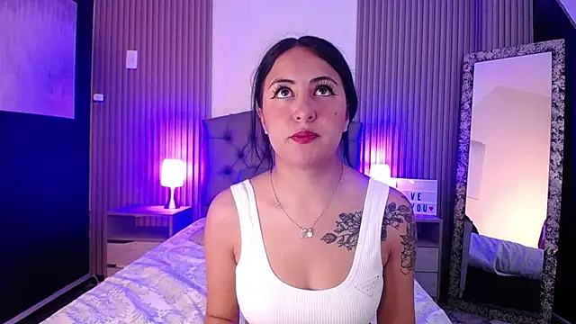 Snapshot of isabella_smith_ chatting on 4, 3, 2025 isabella smith  online show from 4, 3, 2025