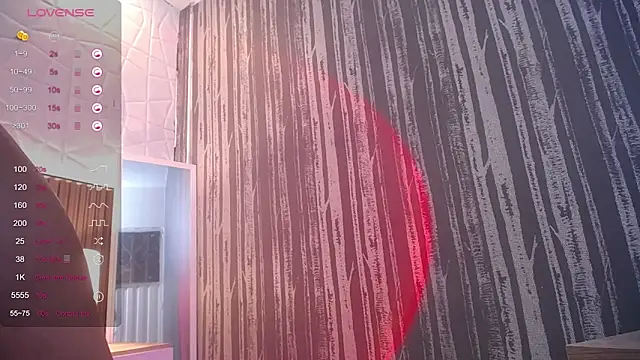 Snapshot of isabella_smith_ chatting on 6, 3, 2025 isabella smith  online show from 6, 3, 2025