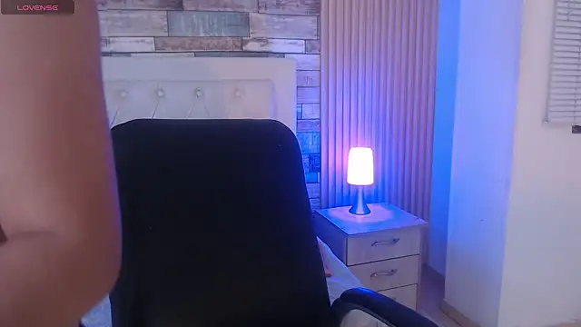 Snapshot of isabella_smith_ chatting on 7, 10, 2025 isabella smith  online show from 7, 10, 2025