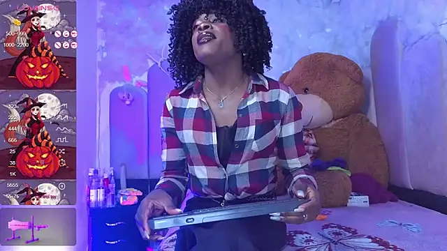 Snapshot of puca_ebony chatting on 18, 10, 2025 puca ebony online show from 18, 10, 2025