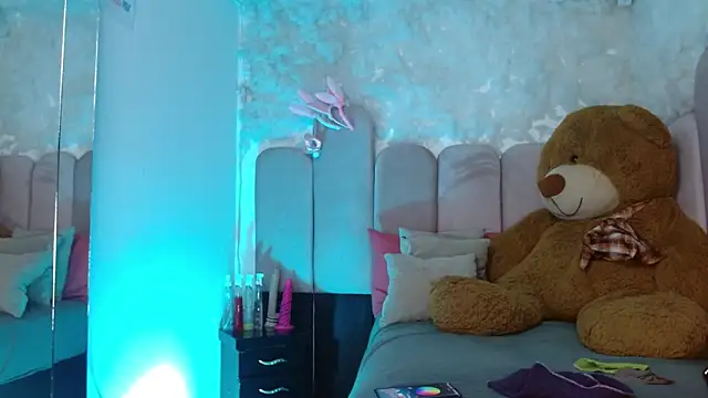 Snapshot of puca_ebony chatting on 3, 11, 2025 puca ebony online show from 3, 11, 2025