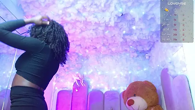 Snapshot of puca_ebony chatting on 21, 11, 2025 puca ebony online show from 21, 11, 2025