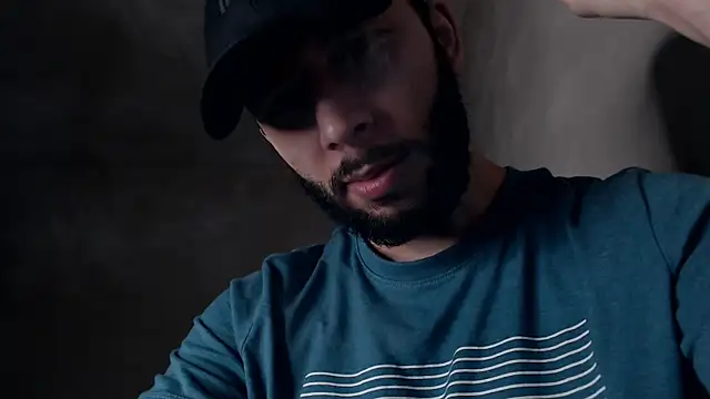 Snapshot of henryaxe chatting on 12, 1, 2026 henryaxe online show from 12, 1, 2026