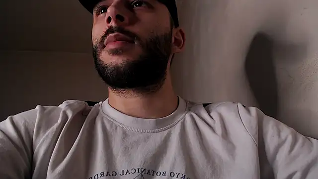 Snapshot of henryaxe chatting on 4, 4, 2026 henryaxe online show from 4, 4, 2026