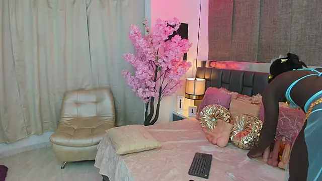 IsseyMz online show from 9, 12, 2024