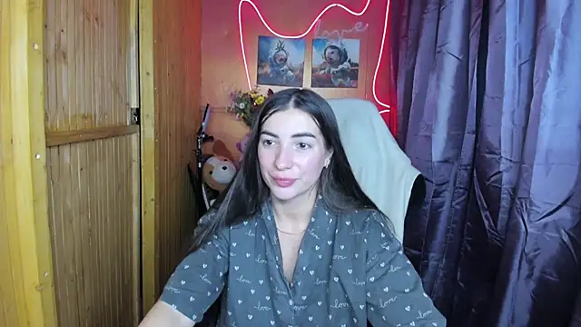 Fiery Brunette  online show from 24, 12, 2024