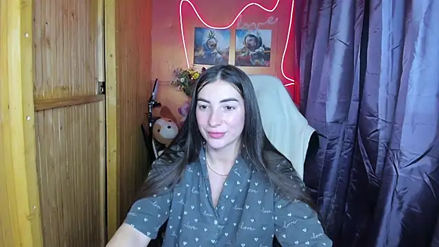 Fiery Brunette  online show from 25, 12, 2024