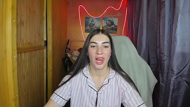 Fiery Brunette  online show from 19, 2, 2025