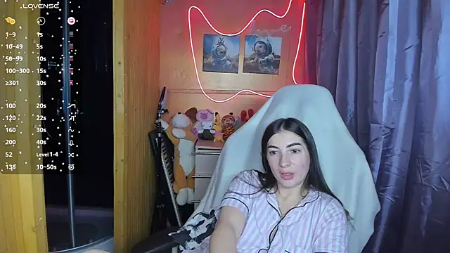 Fiery Brunette  online show from 28, 2, 2025