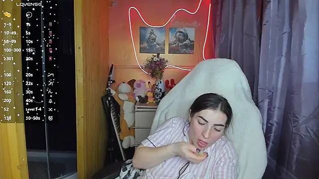 Fiery Brunette  online show from 20, 3, 2025