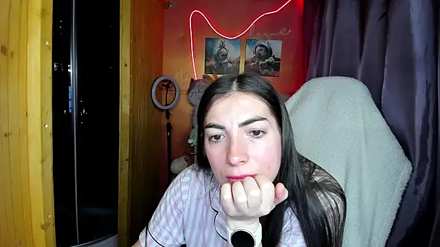 Fiery Brunette  online show from 2, 5, 2026