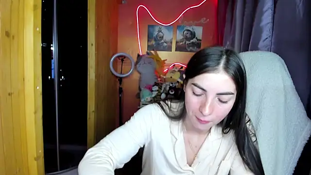 Fiery Brunette  online show from 17, 5, 2026