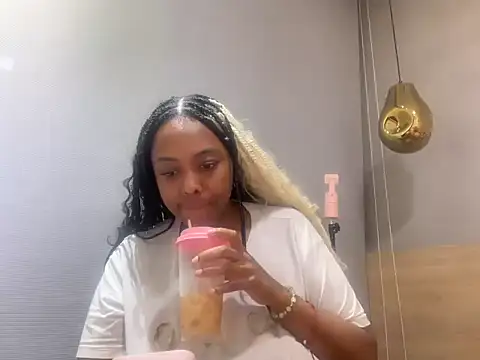 ChocolateCakeQueen online show from 18, 7, 2026