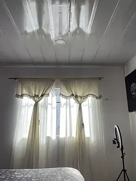 Snapshot of hannahb-e chatting on 21, 11, 2025 hannahb-e online show from 21, 11, 2025