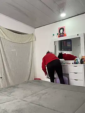 Snapshot of hannahb-e chatting on 25, 11, 2025 hannahb-e online show from 25, 11, 2025