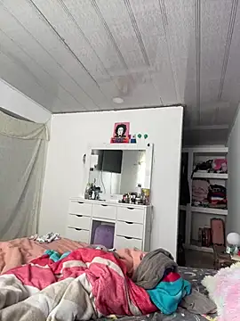 Snapshot of hannahb-e chatting on 1, 3, 2026 hannahb-e online show from 1, 3, 2026