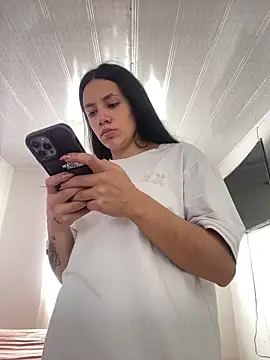 Snapshot of hannahb-e chatting on 3, 3, 2026 hannahb-e online show from 3, 3, 2026