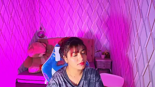 NicolleTaylor online show from 22, 2, 2026