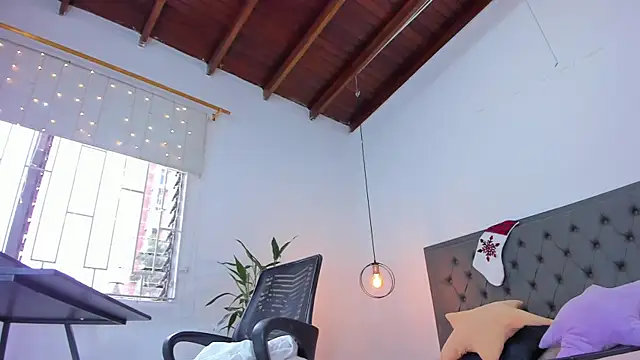 Snapshot of _aline_hall chatting on 19, 12, 2024 aline hall online show from 19, 12, 2024