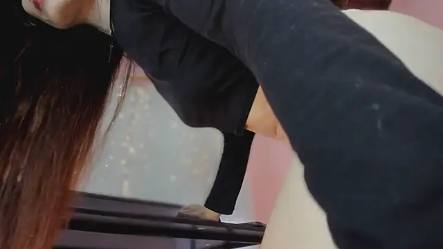 Snapshot of _aline_hall chatting on 7, 11, 2025 aline hall online show from 7, 11, 2025